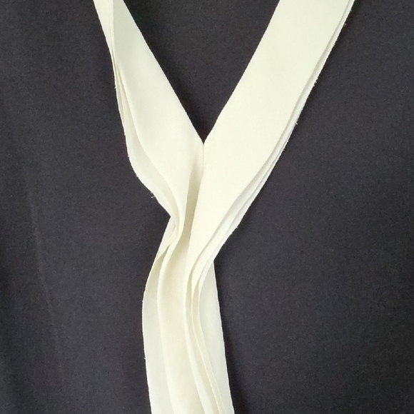 Talbots Black Sleeveless Blouse with White Trim - Picture 4 of 4